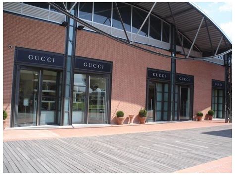 prada gucci outlet rome|gucci outlet store florence.